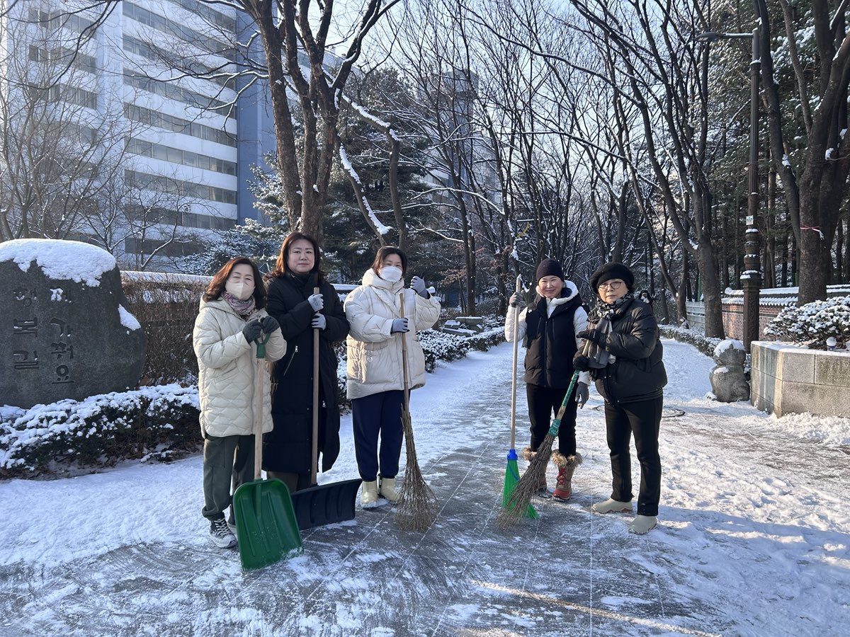 연수구가 작년 12월 설치를 마무리한 인공지능 스마트 제설 시스템을 가동해 구민들의 출근길 교통대란을 막았다